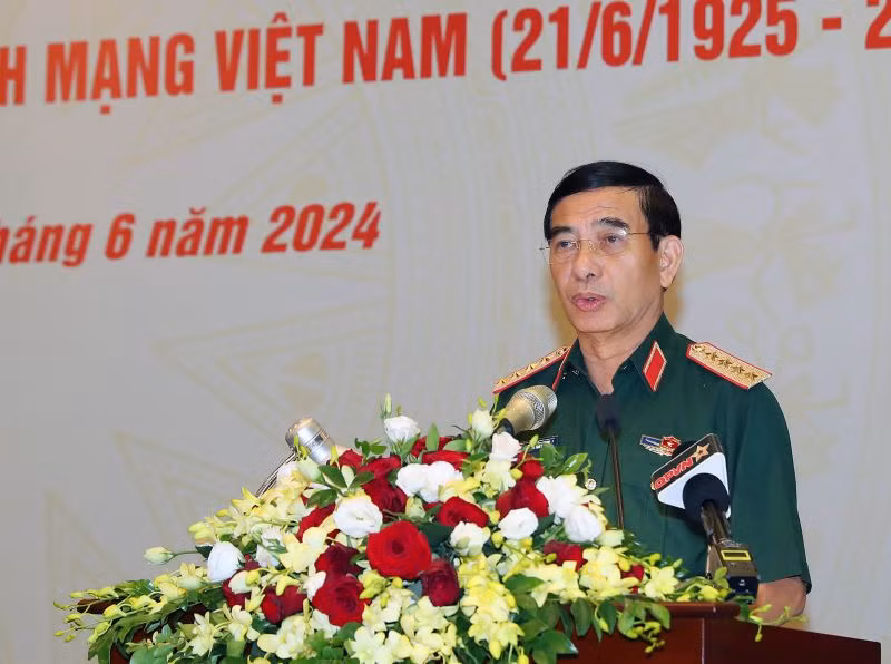 Đại tướng Phan Văn Giang phát biểu ý kiến tại buổi gặp mặt.