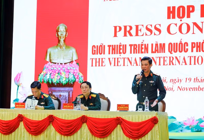 Các đồng chí đồng chủ trì buổi Họp báo.