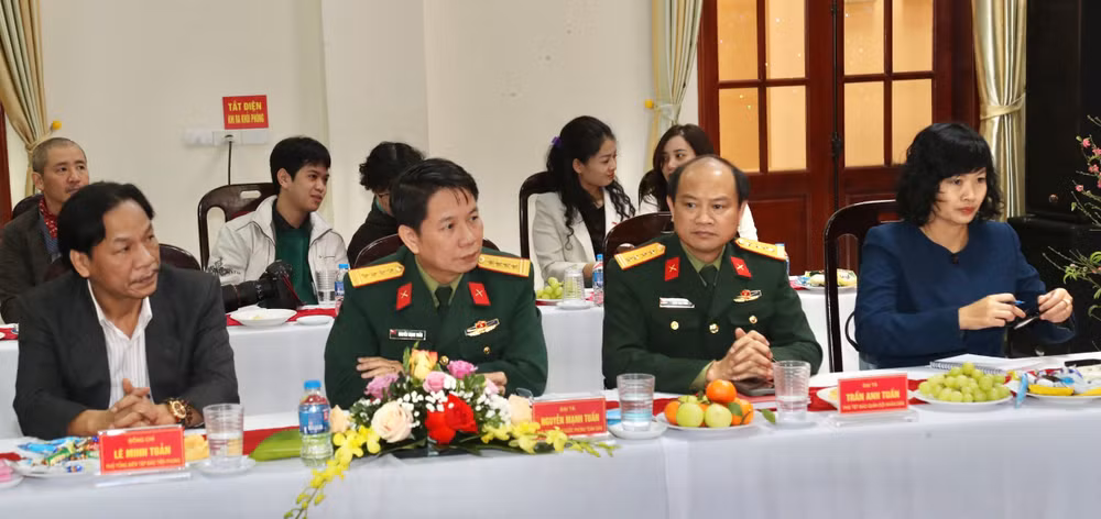 Các đại biểu dự buổi gặp mặt.