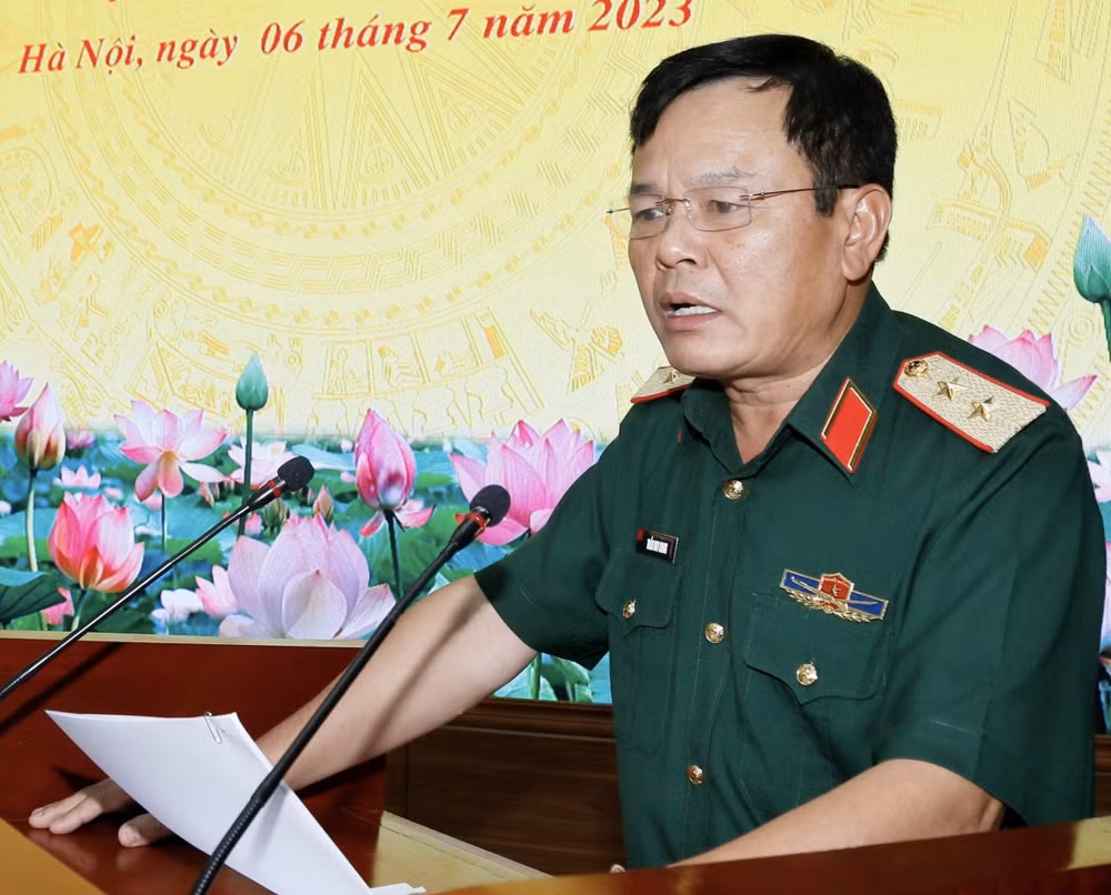 Trung tướng Trần Duy Giang phát biểu ý kiến tại hội nghị.