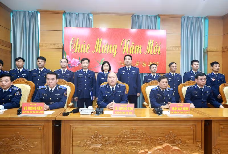 Lãnh đạo Bộ Tư lệnh Cảnh sát biển Việt Nam kiểm tra công tác chuẩn bị đón Tết và thực hiện nhiệm vụ của các tàu đang làm nhiệm vụ trên biển qua hệ thống VISAT.