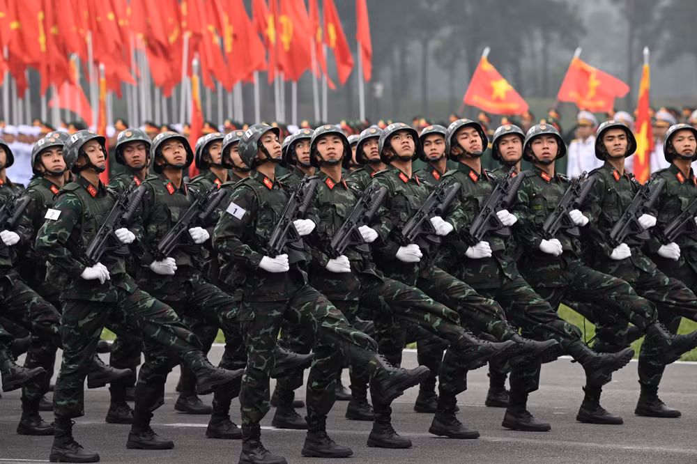 Các khối thực hiện diễu binh, diễu hành.