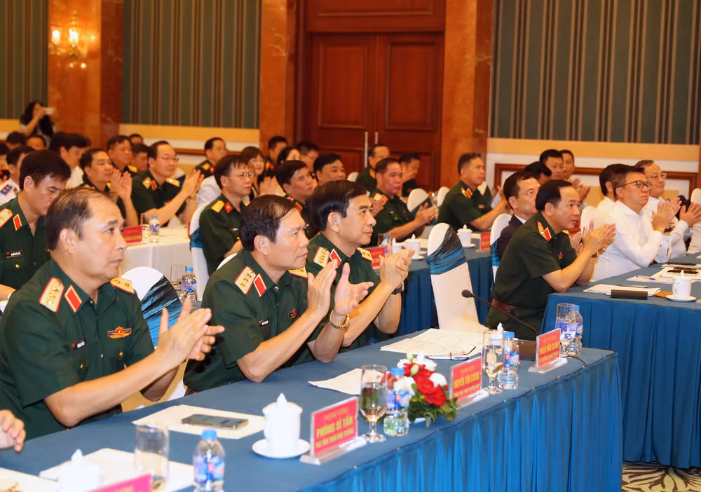 Các đại biểu tham dự buổi gặp mặt.