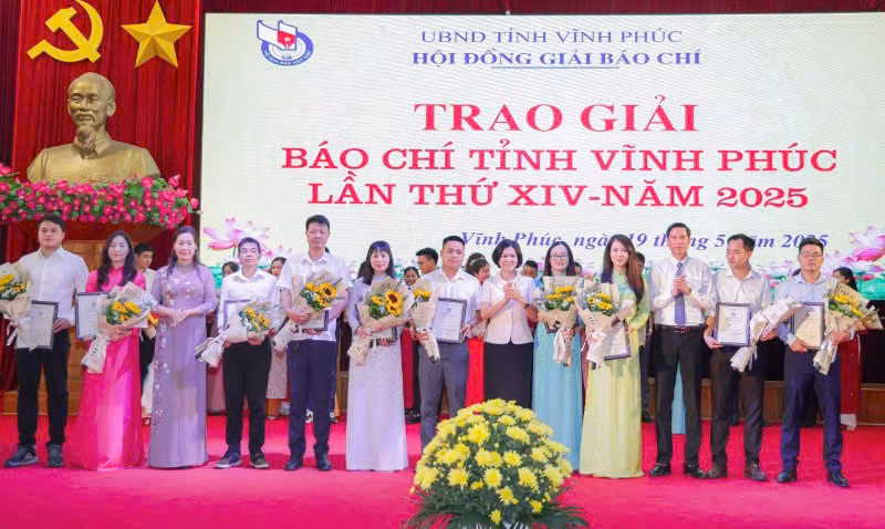 Các tác giả đạt giải B. Các tác giả đạt giải B.