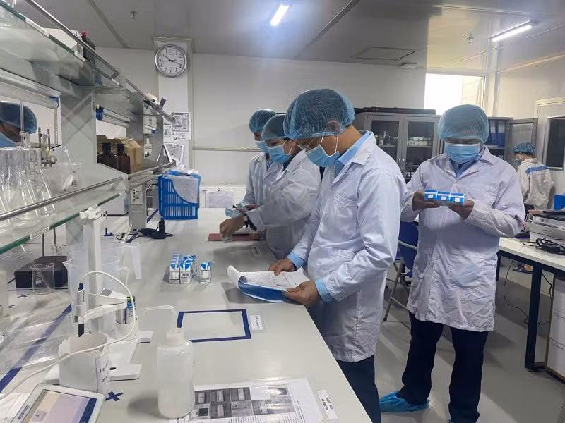 Đoàn công tác Sở Y tế kiểm tra, hậu kiểm tại Công ty TNHH Chăm sóc sức khỏe châu Âu (thành phố Vĩnh Yên).