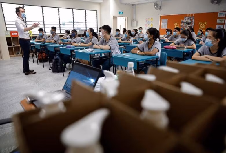 Lớp học của Trường trung học cơ sở Yio Chu Kang tại Singapore, tháng 6/2020. (Ảnh: Reuters)