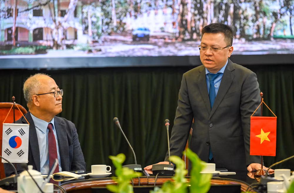 Tổng Biên tập Lê Quốc Minh phát biểu tại buổi tiếp. (Ảnh: Duy Linh)