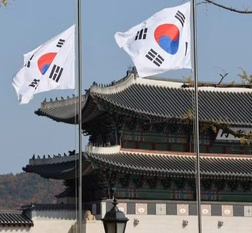 Bên ngoài khu phức hợp chính của chính quyền tại trung tâm Seoul, ngày 30/10. (Ảnh: Yonhap)