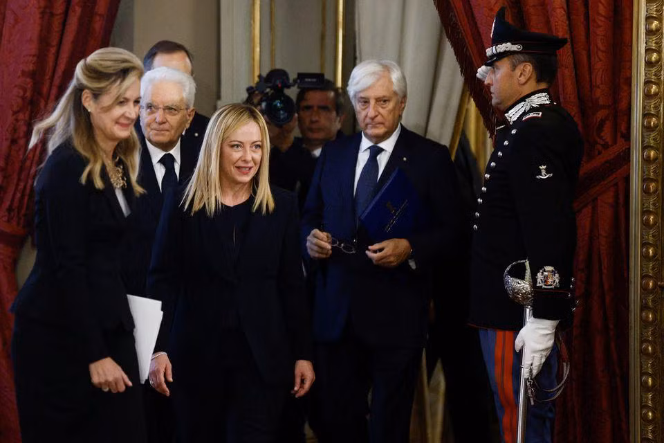 Thủ tướng Giorgia Meloni và Tổng thống Sergio Mattarella dự lễ tuyên thệ tại Phủ Tổng thống tại Rome, ngày 22/10. (Ảnh: Reuters)