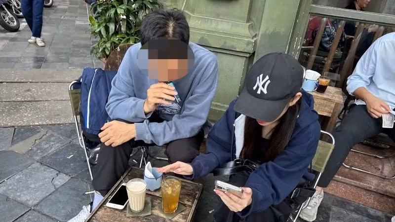 Tỷ lệ hút thuốc lá điện tử tăng cao trong giới trẻ ở Việt Nam. Ảnh: Hoàng Minh.