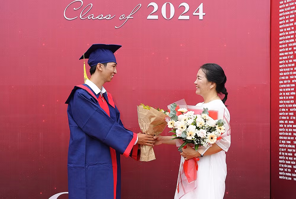"Con dù lớn, vẫn là con của mẹ".