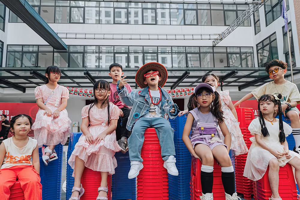 Các nghệ sĩ "nhí" trong MV.