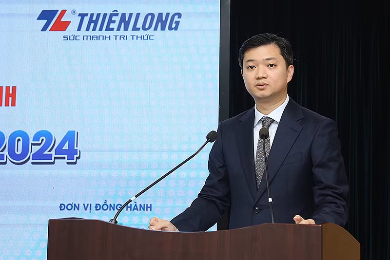 Đồng chí Nguyễn Minh Triết phát biểu ý kiến tại buổi họp báo.