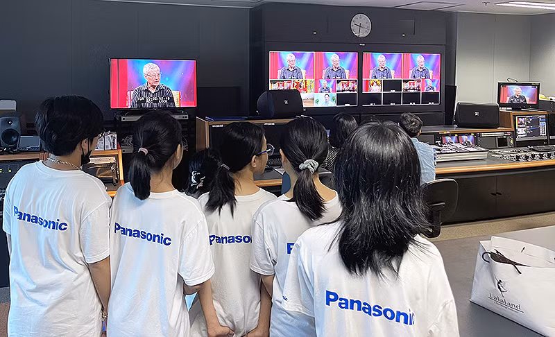 Thí sinh của Chương trình tham quan các trường quay chuyên nghiệp. Thí sinh của Chương trình tham quan các trường quay chuyên nghiệp.