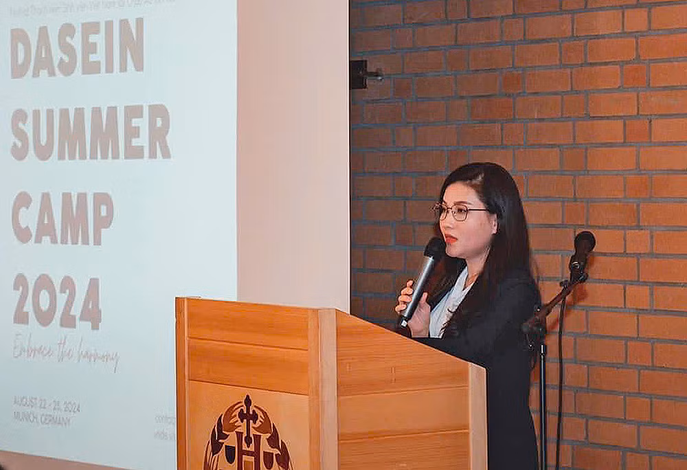 Đồng chí Hồ Hồng Nguyên phát biểu ý kiến tại Lễ khai mạc Hội trại.