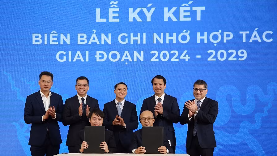 Đại diện lãnh đạo các bộ, ngành, đoàn thể tại lễ ký kết hợp tác giữa Trung ương Hội Thầy thuốc trẻ Việt Nam và AstraZeneca Việt Nam. 