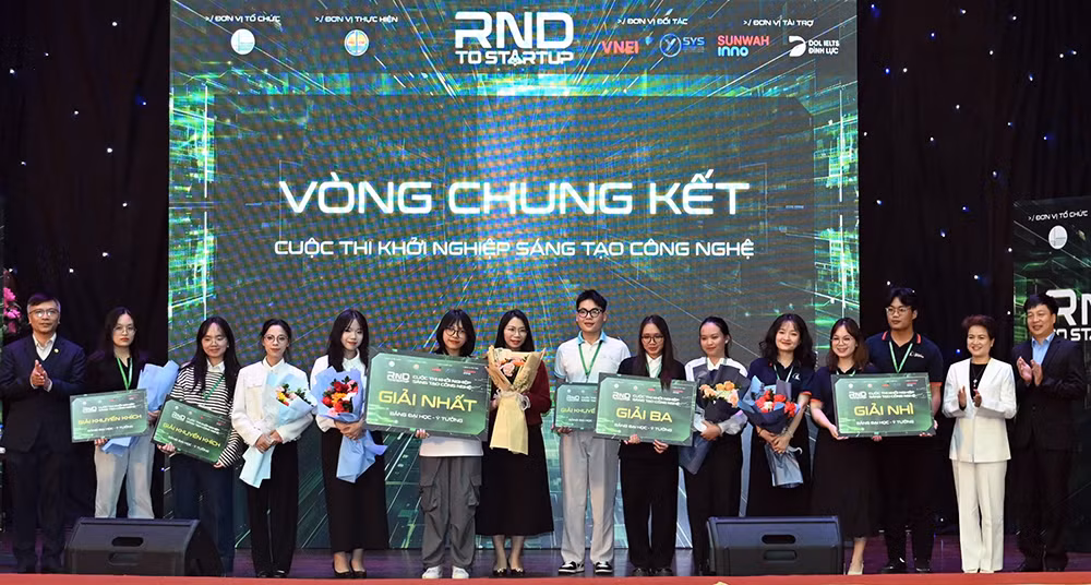 Các nhóm thí sinh giành giải chung cuộc ở bảng dự án ý tưởng (đại học).