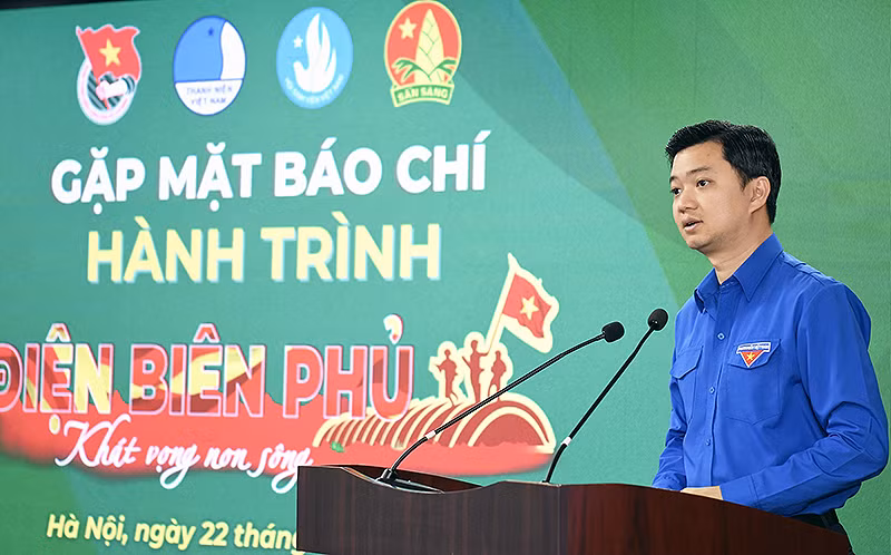 Đồng chí Nguyễn Minh Triết phát biểu ý kiến tại buổi gặp mặt báo chí.