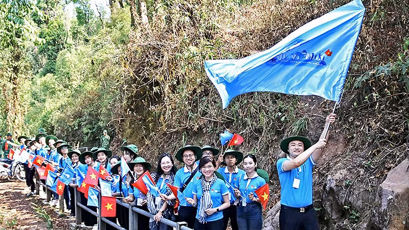 Thanh niên, sinh viên tiêu biểu trên hành trình đến Cột mốc số 0 tại xã Sín Thầu (huyện Mường Nhé, tỉnh Điện Biên). 
