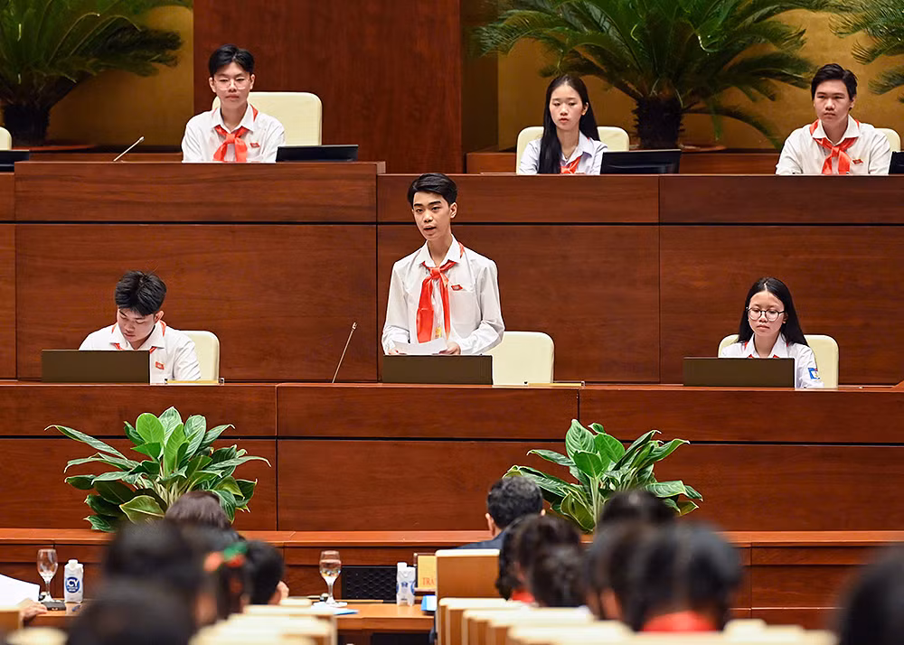 Các Bộ trưởng trẻ em trả lời chất vấn.