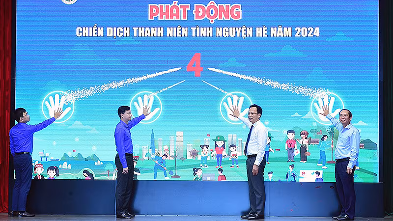 Đại diện Trung ương Đoàn, Đảng ủy, Đoàn Khối các cơ quan Trung ương và các đơn vị liên quan thực hiện nghi thức phát động Chiến dịch.