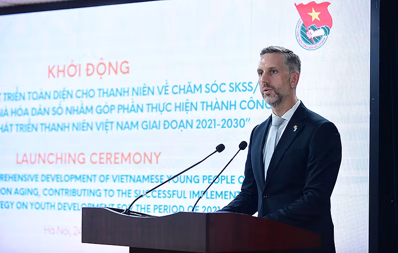 Ông Matt Jackson chia sẻ ý kiến tại buổi lễ.