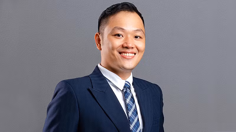 Võ Minh Quân, tác giả doanh nhân với cuốn sách đạt danh hiệu bán chạy nhất trên các nền tảng Amazon, Tiki. 