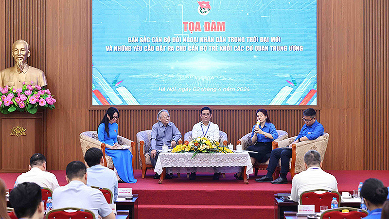 Các diễn giả trao đổi ý kiến tại Tọa đàm.