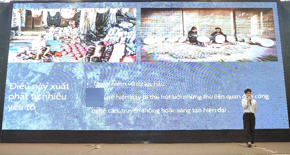 Thành viên các đội thi tranh tài.