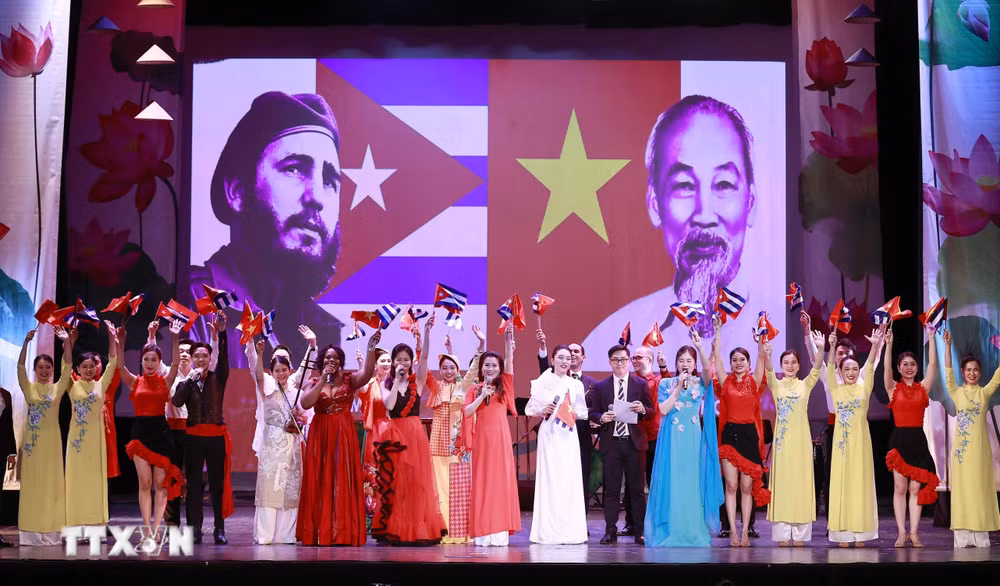 Tiết mục biểu diễn tại Chương trình nghệ thuật đặc biệt mang tựa đề: “Việt Nam-Cuba những dấu ấn lịch sử”, tháng 4/2023. Ảnh: TTXVN