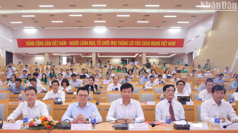 Các đại biểu dự hội thảo. Các đại biểu dự hội thảo.