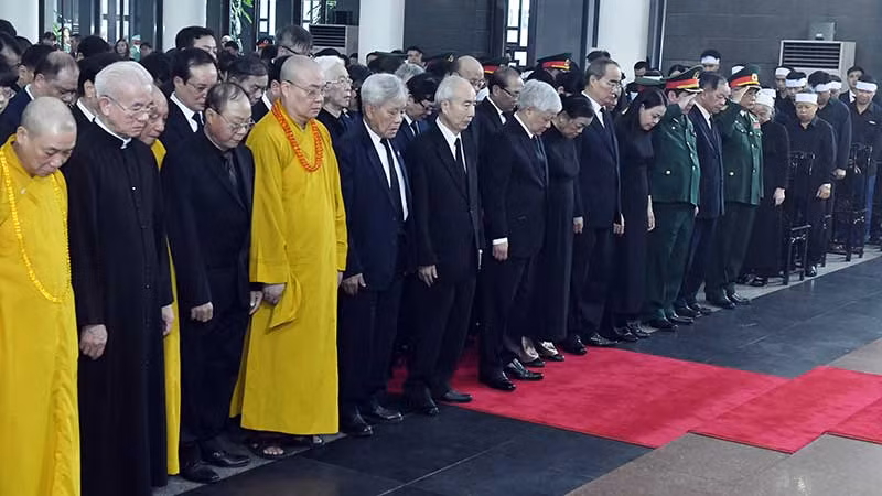 Đoàn đại biểu Ủy ban Trung ương Mặt trân Tổ quốc Việt Nam viếng.