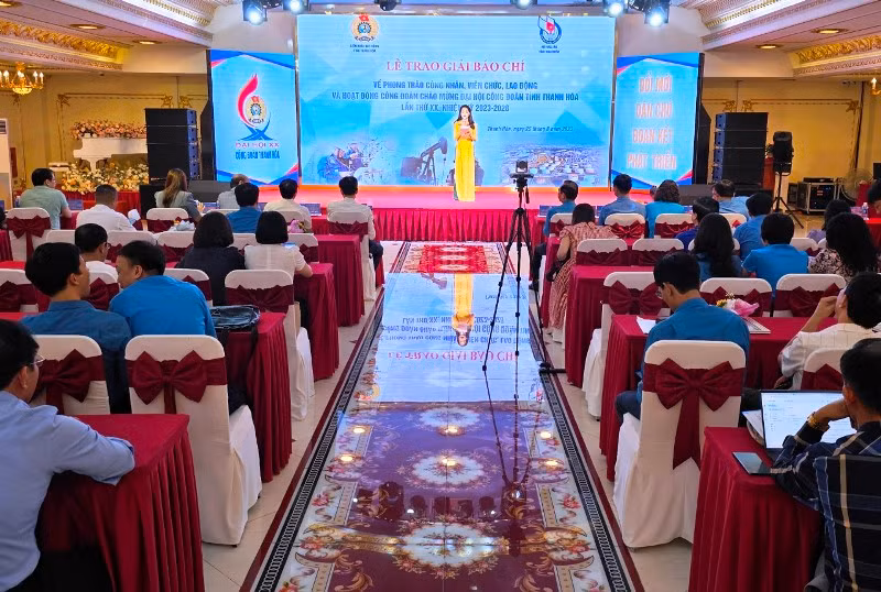 Quang cảnh lễ tổng kết, trao giải báo chí.