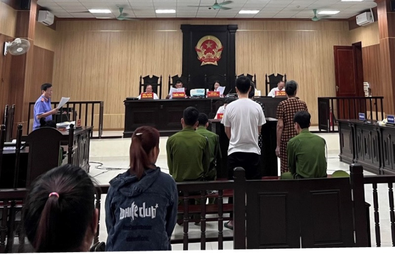 Quang cảnh phiên xét xử.