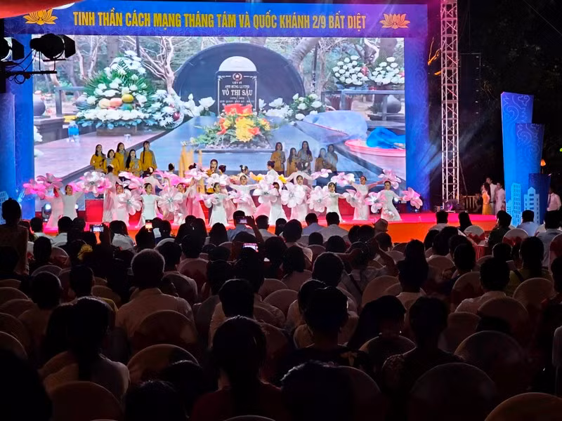 Quang cảnh lễ khai mạc.