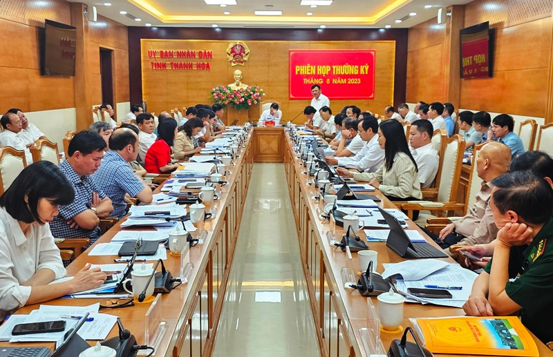 Quang cảnh phiên họp thường kỳ Ủy ban nhân dân tỉnh Thanh Hóa.