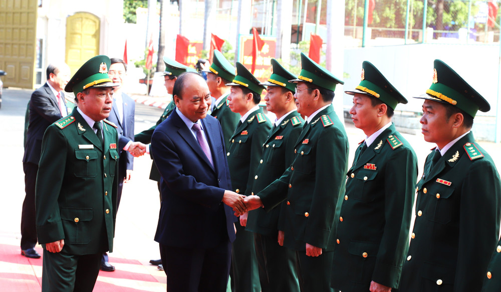 Chủ tịch nước Nguyễn Xuân Phúc đến thăm, chúc Tết cán bộ, chiến sĩ Bộ Chỉ huy Bộ đội Biên phòng tỉnh Đắk Lắk.