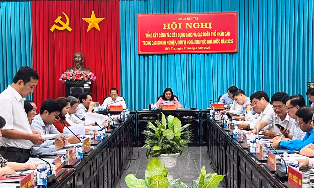 Đại biểu tham dự Hội nghị tổng kết công tác xây dựng Đảng, đoàn thể trong doanh nghiệp, đơn vị ngoài khu vực nhà nước.