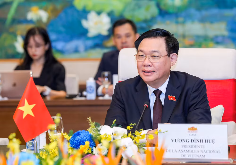 Chủ tịch Quốc hội Vương Đình Huệ phát biểu tại buổi tiếp. (Ảnh: DUY LINH)