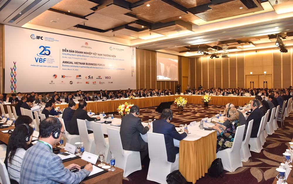 Quang cảnh diễn đàn.