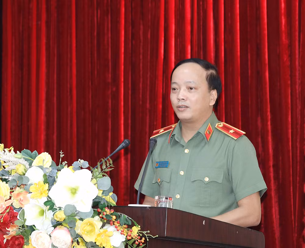 Thiếu tướng Đặng Hồng Đức, Chánh Văn phòng Bộ Công an thông tin tại hội nghị.