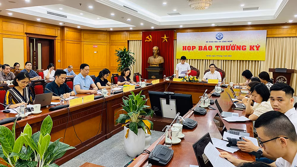 Quang cảnh buổi họp báo.