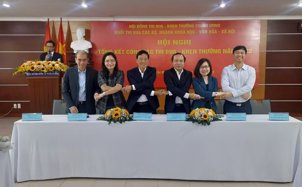 Các đơn vị Khối thi đua các bộ, ngành khoa học-văn hóa-xã hội ký kết giao ước thi đua năm 2023.