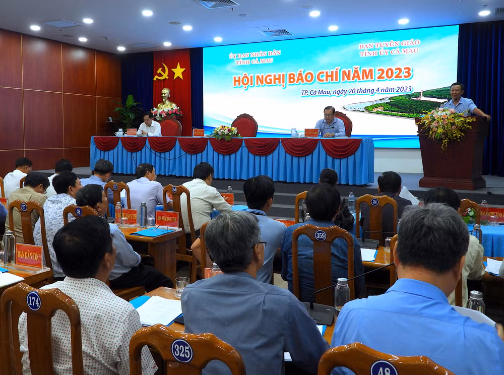 Đông đảo cơ quan truyền thông, báo chí tham dự Hội nghị báo chí năm 2023 tại Cà Mau chiều 20/4. 