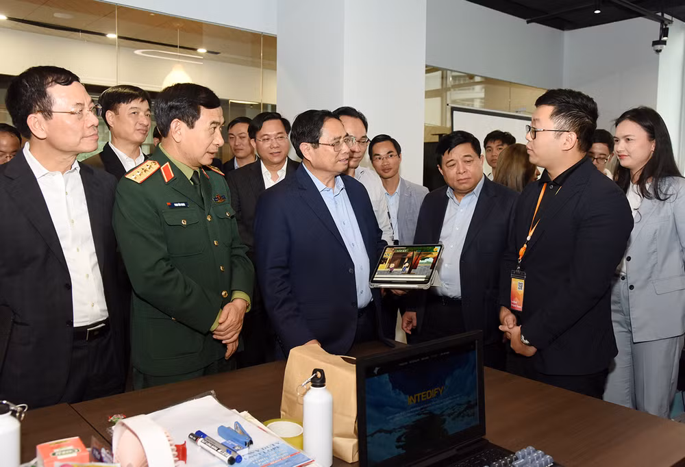 [Ảnh] Thủ tướng Phạm Minh Chính thăm Trung tâm Đổi mới sáng tạo Quốc gia ảnh 4
