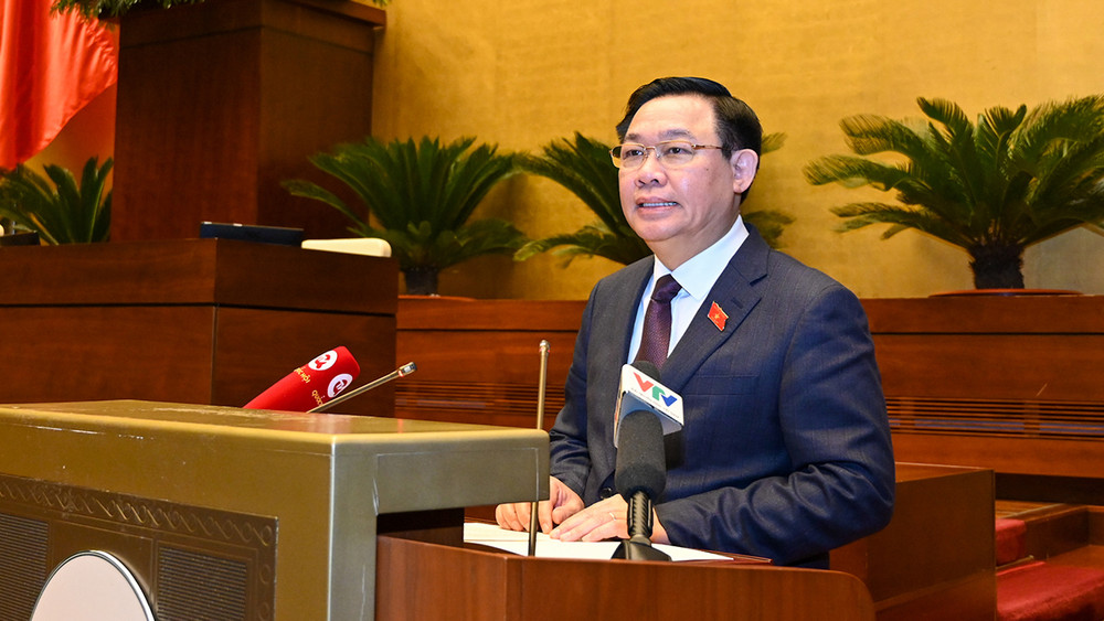 Chủ tịch Quốc hội Vương Đình Huệ phát biểu thăm hỏi, chúc Tết các đại biểu tại buổi gặp mặt. (Ảnh: DUY LINH)