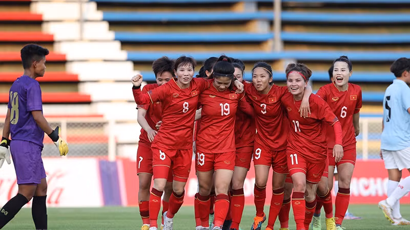 Các cầu thủ nữ Việt Nam sẽ gặp đội chủ nhà Campuchia tại Bán kết. (Ảnh: Hoàng Linh/TTXVN)