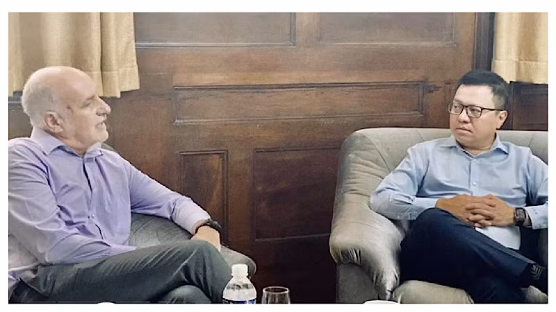 Đồng chí Lê Quốc Minh làm việc với Chủ tịch Hội Nhà báo Cuba Ricardo Ronquillo Bello. (Ảnh: Mai Phương/TTXVN)