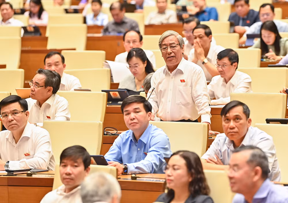 Đại biểu Quốc hội Lê Xuân Thân (Khánh Hòa) đề nghị Ban soạn thảo bỏ điều kiện khống chế để có thể áp dụng thủ tục rút gọn quy định tại Bộ luật Tố tụng dân sự đối với các giao dịch từ 100 triệu đồng trở lên.