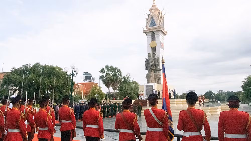 Tưởng niệm các anh hùng liệt sĩ đã hy sinh vì nền độc lập tự do của hai nước Việt Nam và Campuchia.